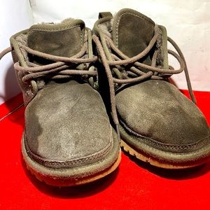 Woman’s Neumel Uggs